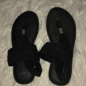 black sanuk sandals